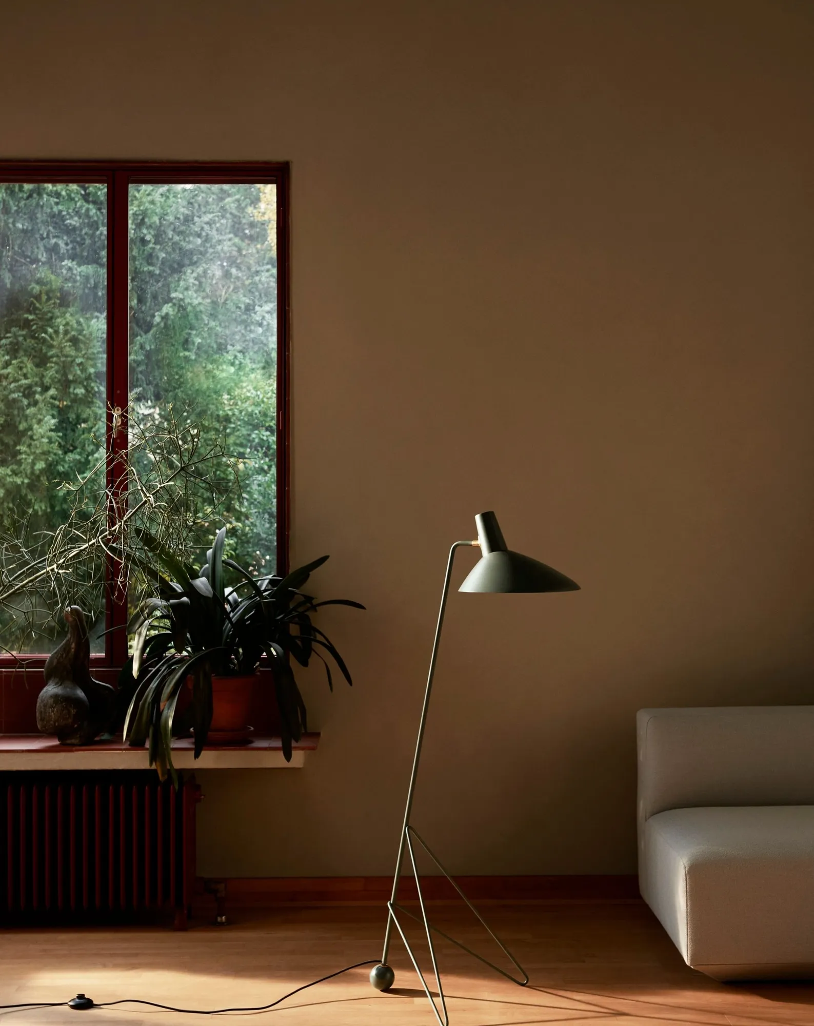 Lampadaire Tripod HM8, Hvidt & Mølgaard - Image 10